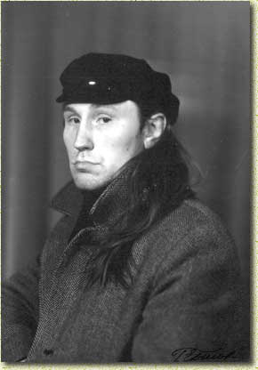 Г. Ершов "Автопортрет. Мужчина в пальто"
